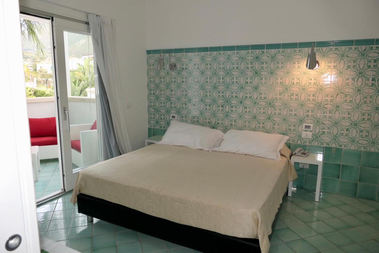 Ganimede Hotel Sperlonga Kültér fotó